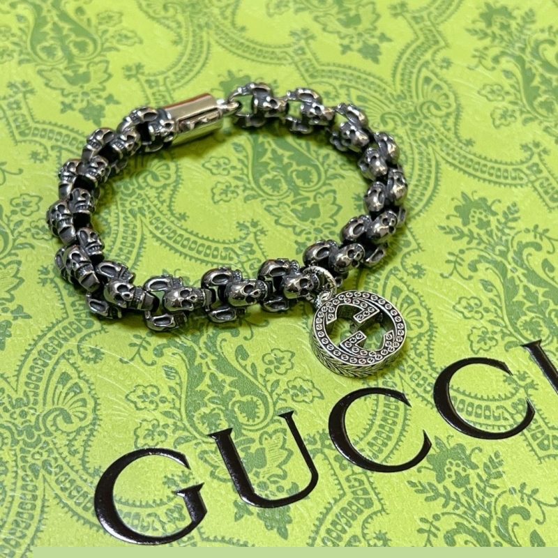 G*u*i bracelets